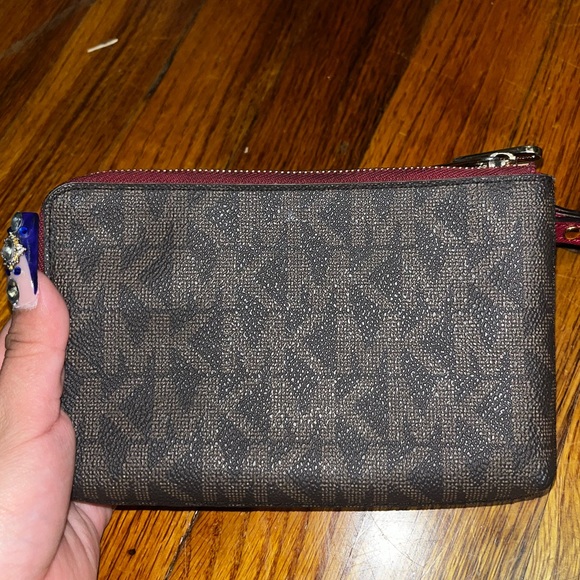 MK Wristlet - Picture 2 of 6